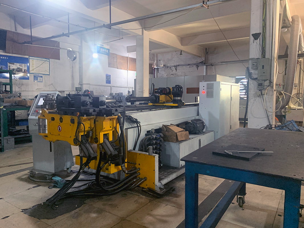 Pipe bending equipment